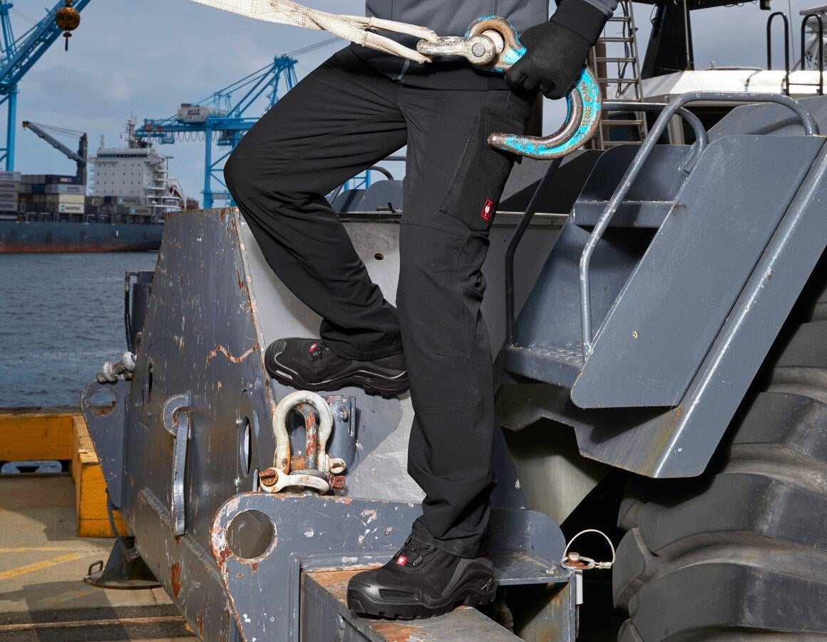 Main action image Winter funct. cargo trousers e.s.dynashield solid black
