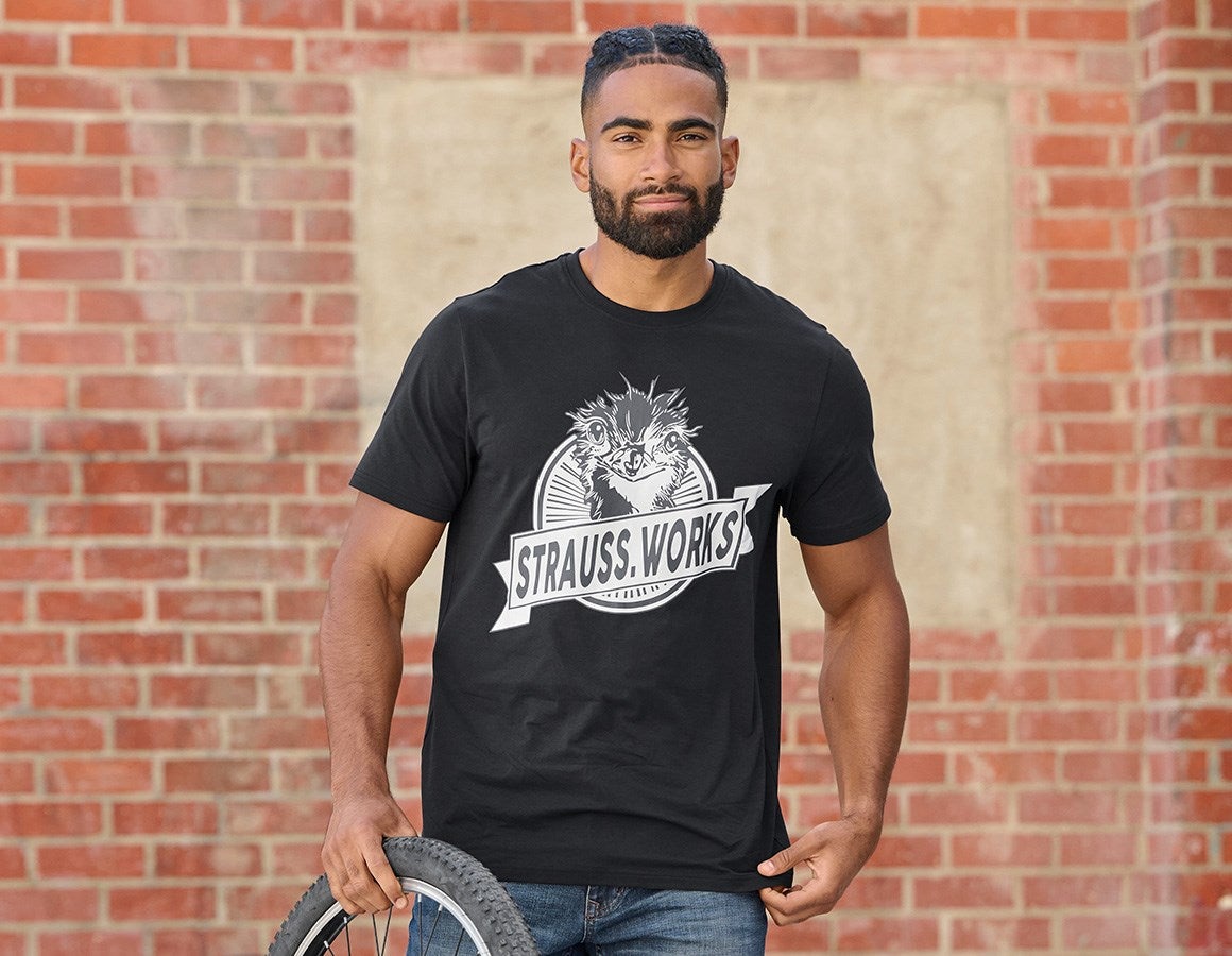 Main action image e.s. T-shirt strauss works black/white